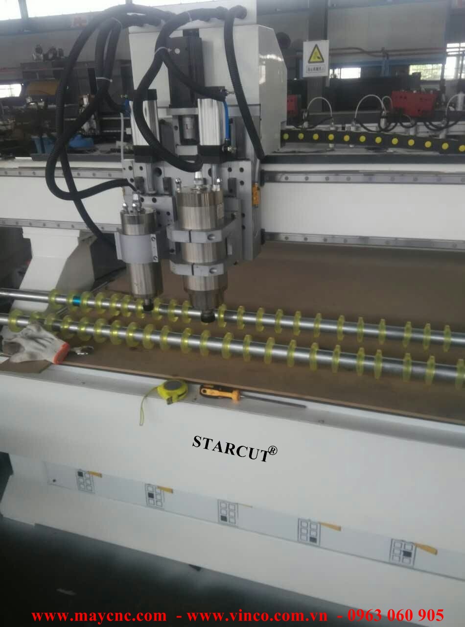 Máy CNC lắp cho khách hàng tại Đê La Thành Hà Nội